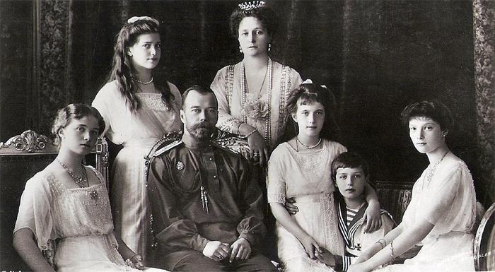 В России проведена эксгумация останков семьи последнего русского царя