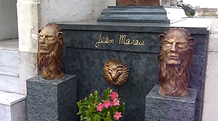 Во Франции разграбили могилу актера Жана Маре